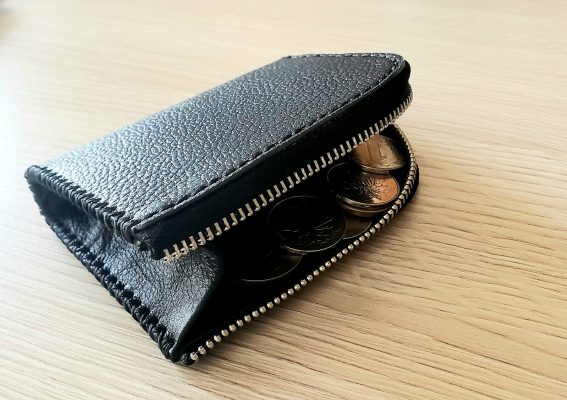 Ví da đựng tiền và đồng xu. Dùng làm móc khóa vẫn được